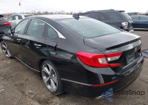 2018 Honda Accord Touring 2.0T z USA, uszkodzony, nr VIN 1HGCV2F97JA007461
